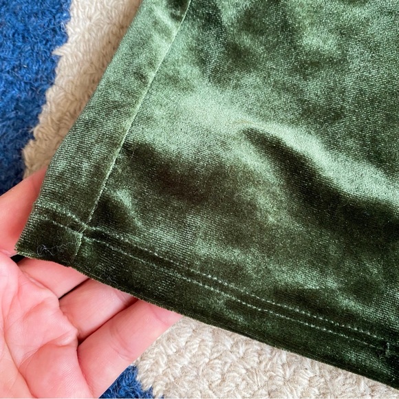 🎄 FOREVER 21 CHRISTMAS GREEN VELVET MINI DRESS! - Picture 7 of 12